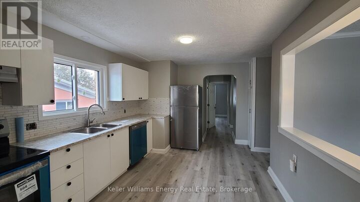 Property Photo:  201 Celina Street Upper  ON L1H 4N7 