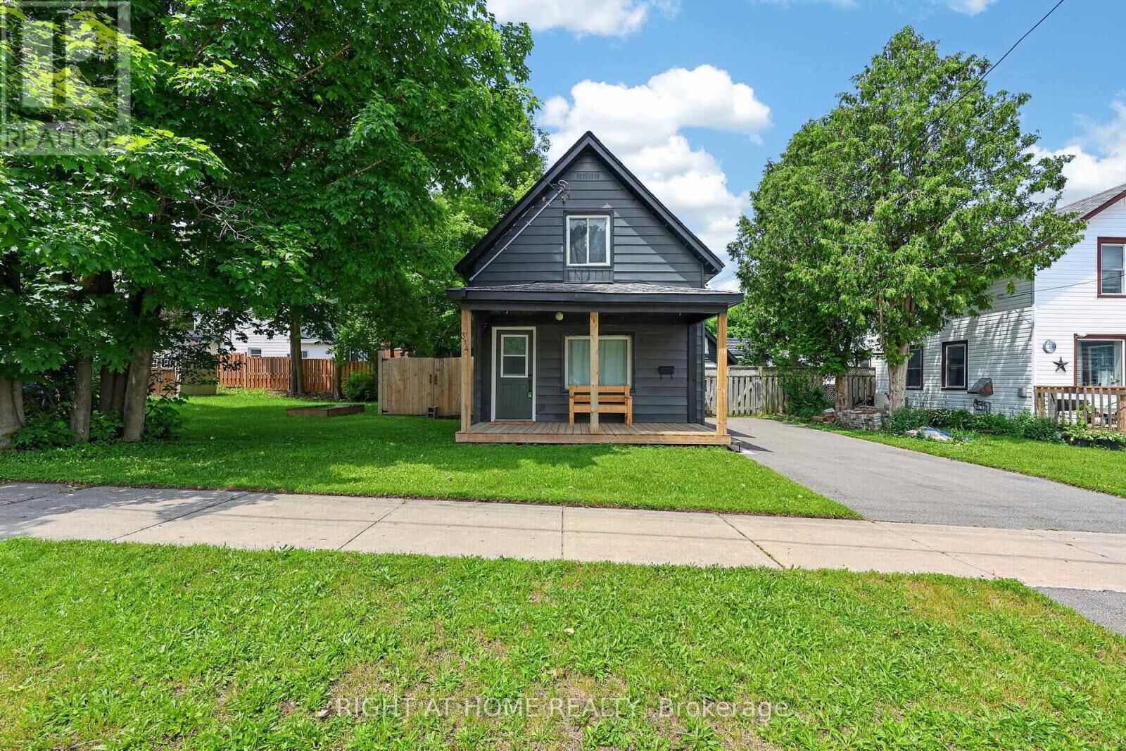 Property Photo:  314 Bay Street  ON L4R 1J9 