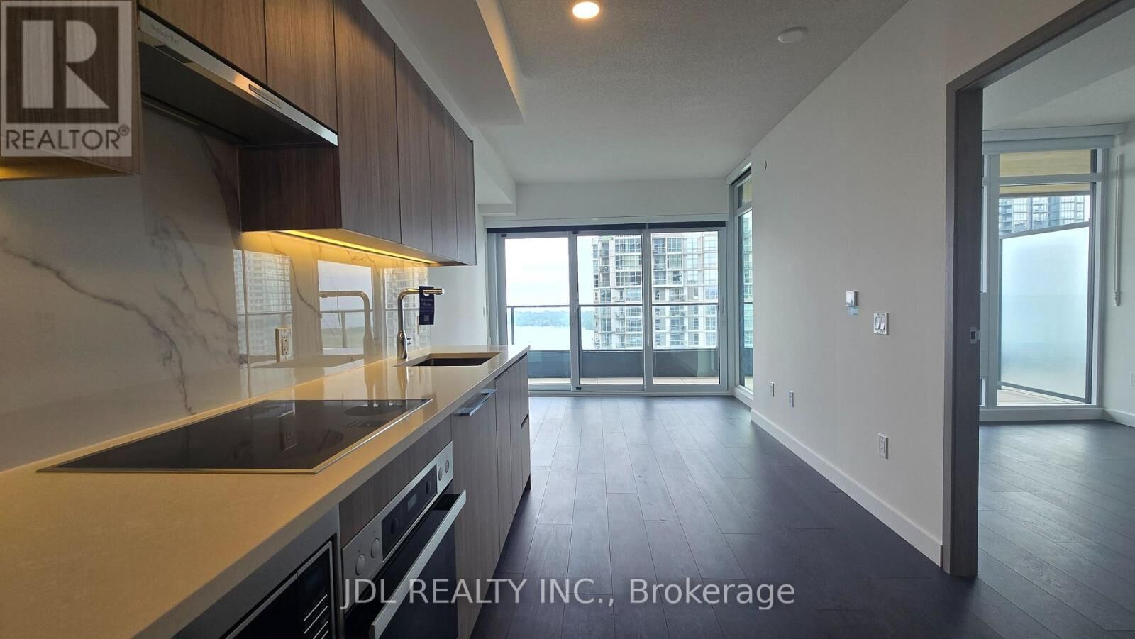 Property Photo: 1 Concord Cityplace Way 3706 ON M5V 0X3