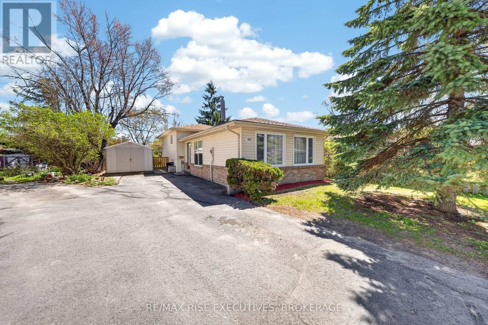 Property Photo: 1089 Pinewood Place ON K7P 1K9