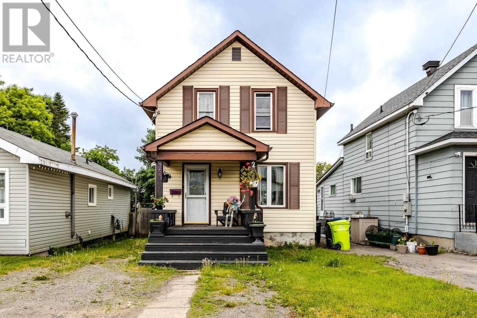 Property Photo:  353 Wilson St  ON P6B 2K7 