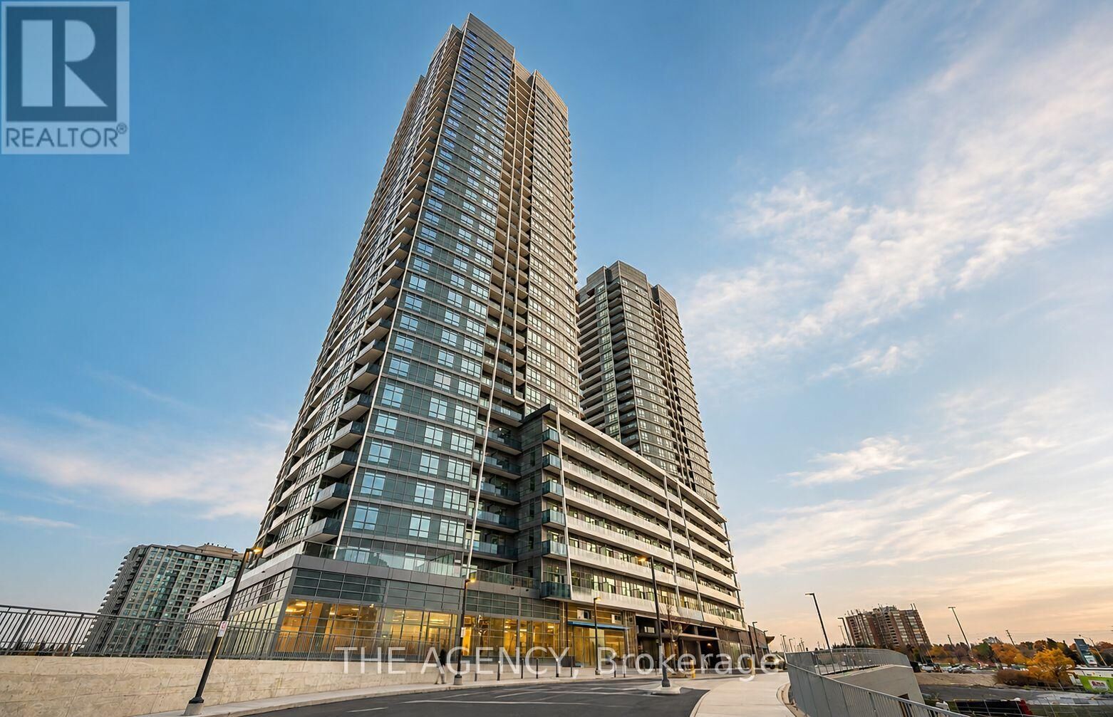 Property Photo:  30 Upper Mall Way A622  ON L4J 0L7 