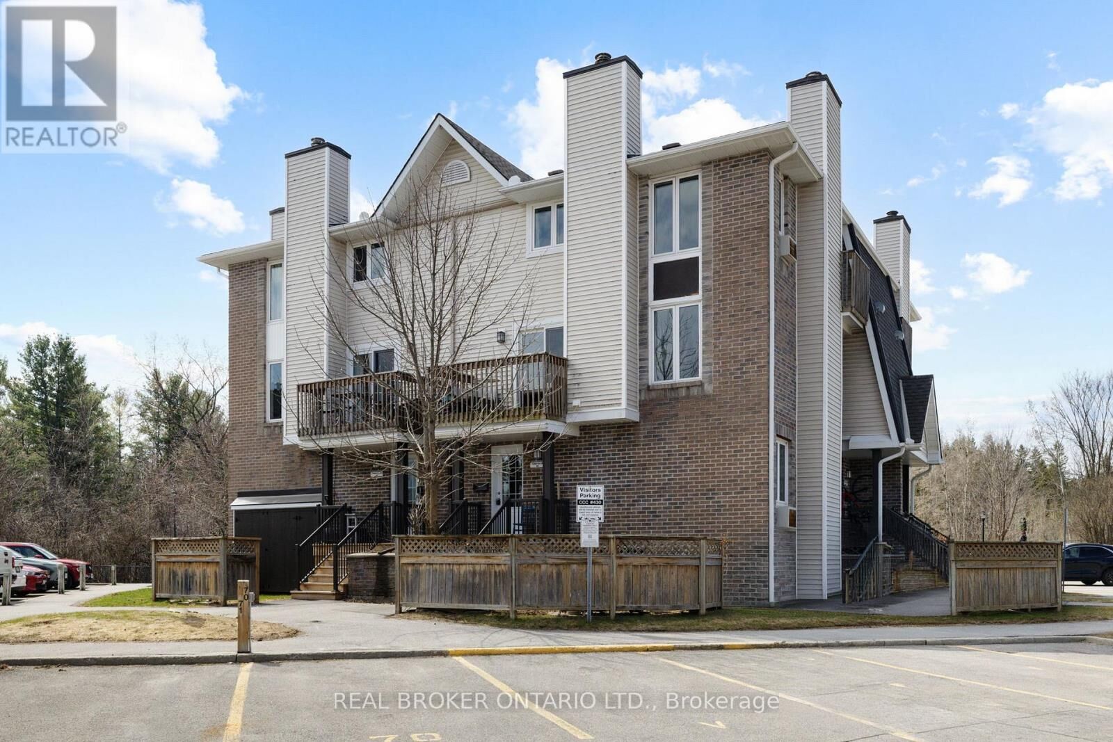 Property Photo: 7 Timberview Way 3 ON K2H 9M5