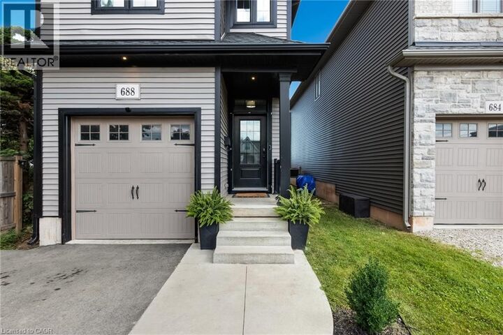 Property Photo:  688 Dunn Avenue  ON L8H 6M6 