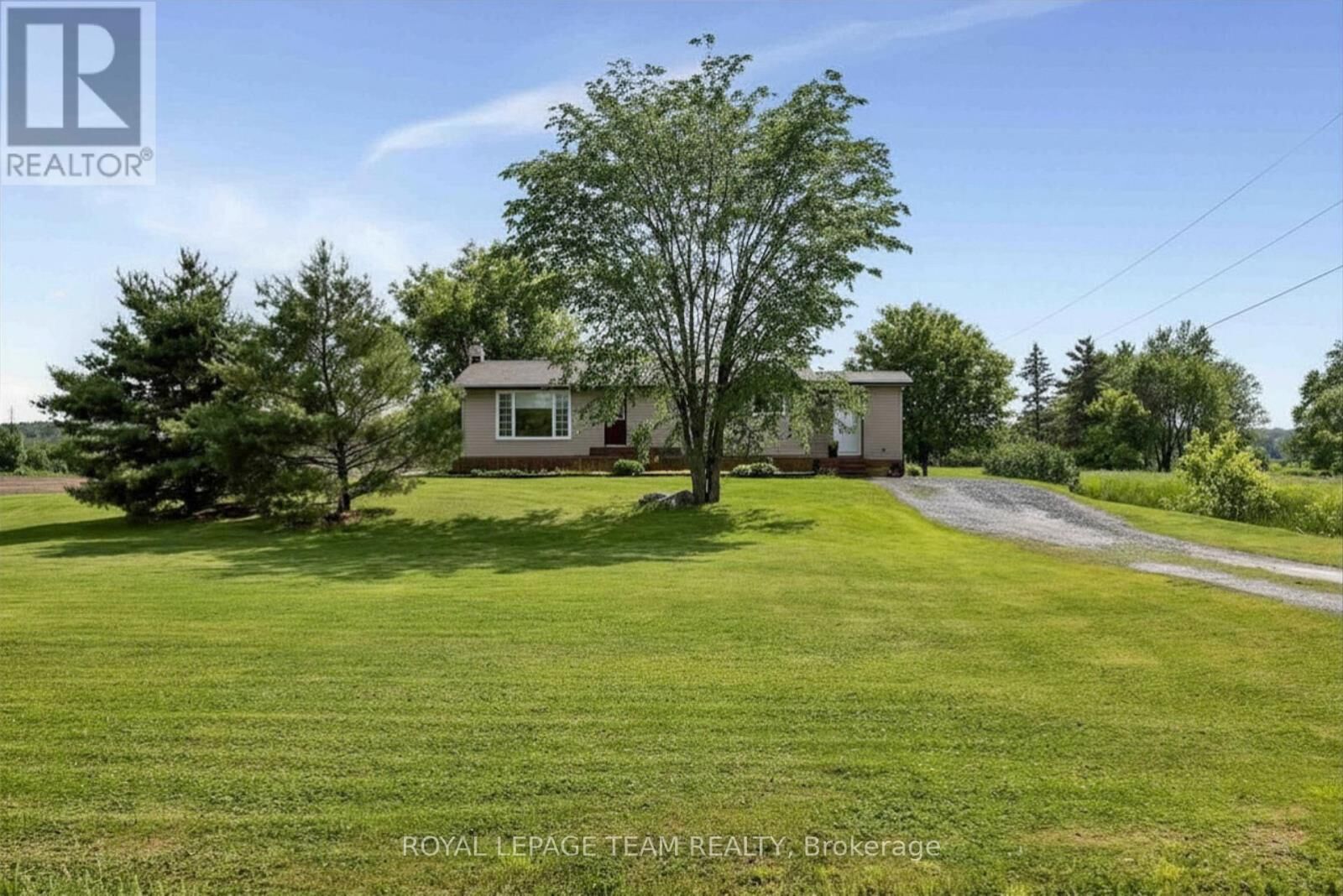 Property Photo: 3217 Woodkilton Road ON K0A 1T0