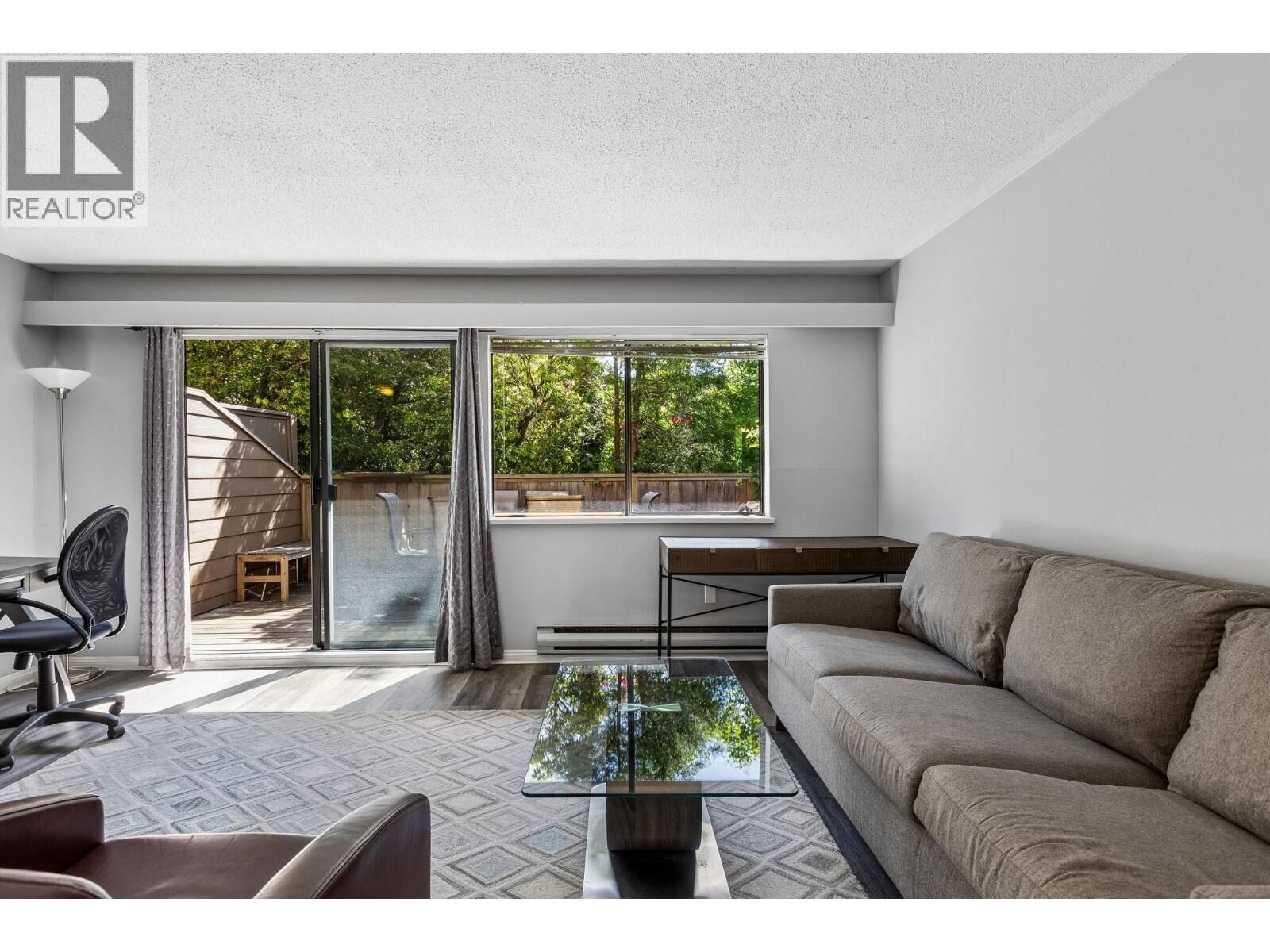 Property Photo: 107 West 27th Street 102 BC V7N 4G5