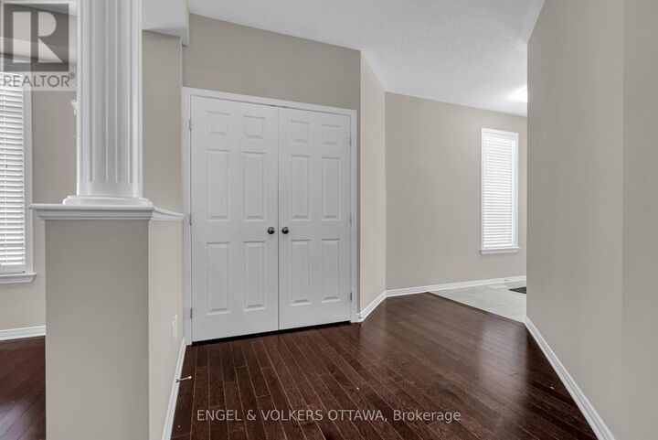 Property Photo:  40 Tapadero Avenue  ON K2V 0E2 