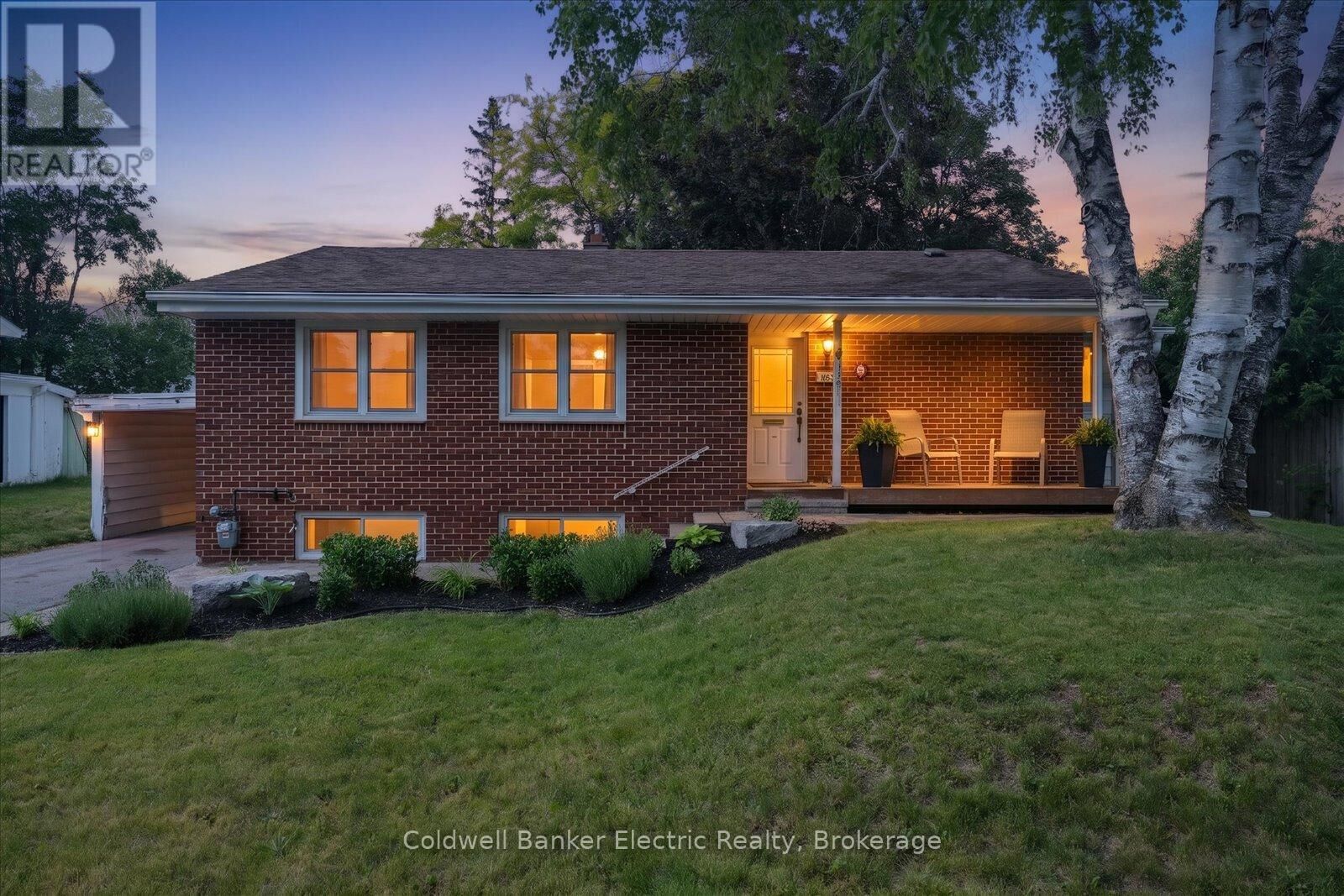 Property Photo: 1497 Mayfair Avenue ON K9J 6T3