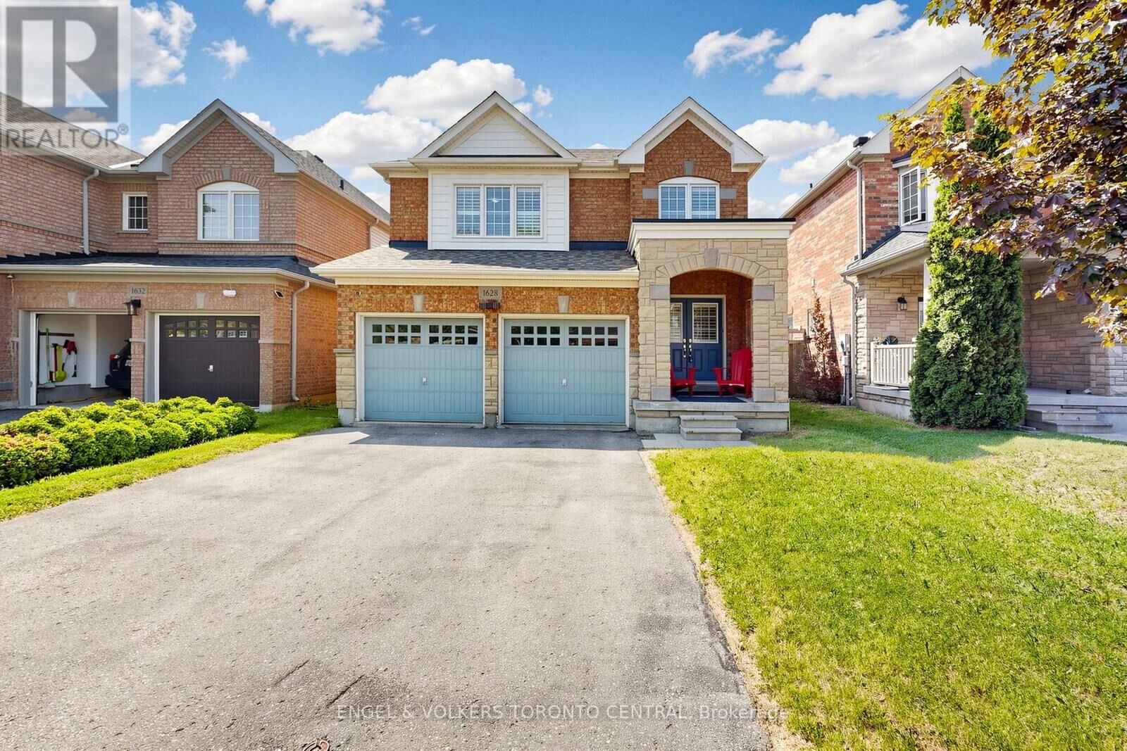 Property Photo:  1628 Pennel Drive  ON L1K 0K1 