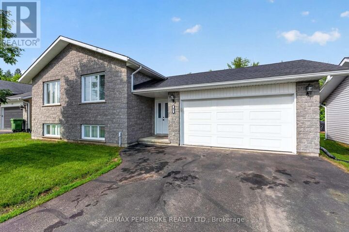 Property Photo: 61 Oak Avenue ON K8H 0B5