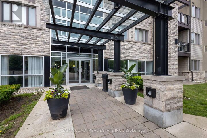 Photo de la propriété:  570 Lolita Gardens 332  ON L5A 0A1 