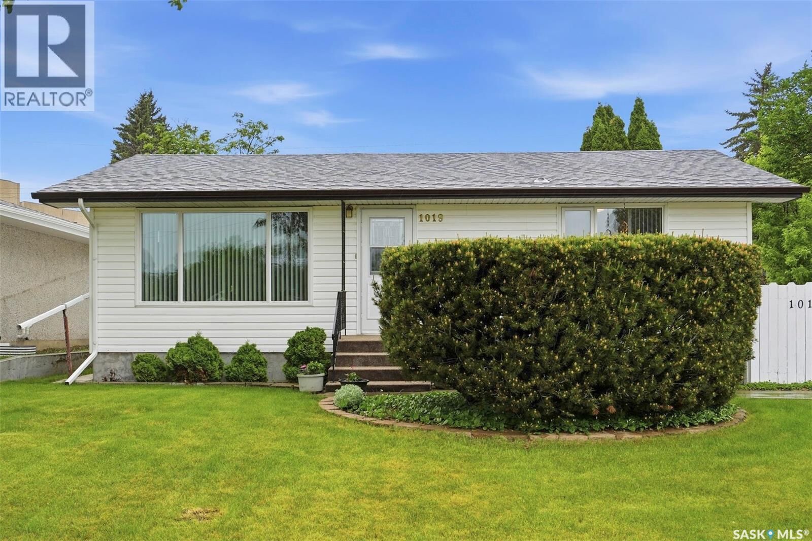 Property Photo: 1019 McMillan Avenue SK S7L 2T9