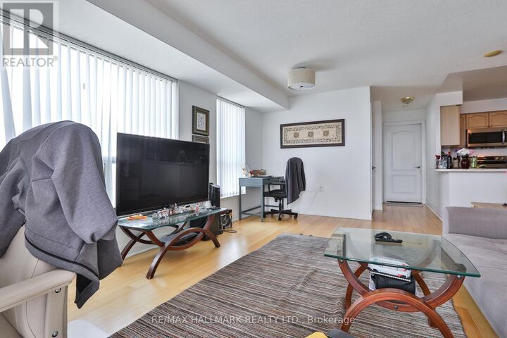 Property Photo:  21 Hillcrest Avenue 2507  ON M2N 3N4 