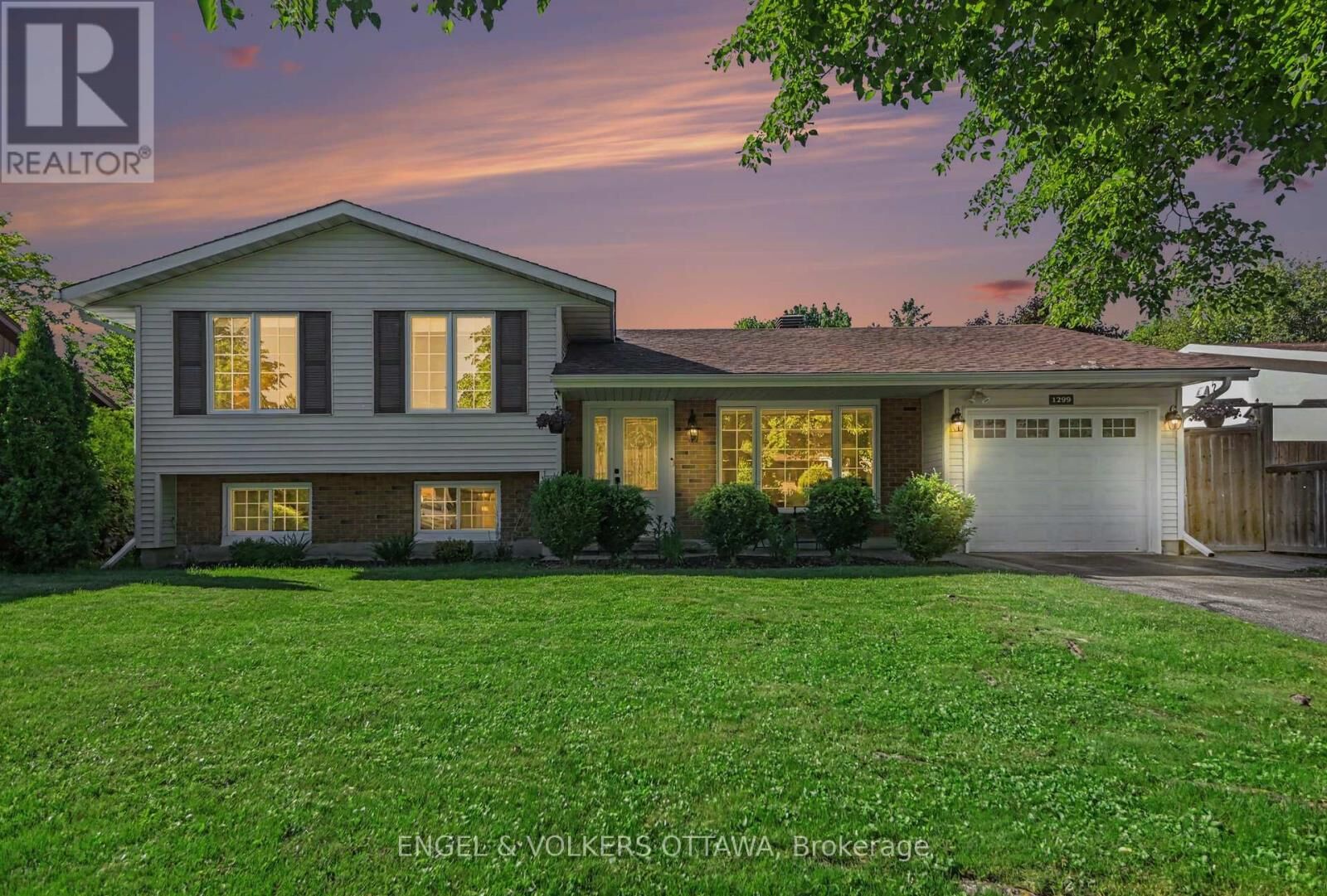 Property Photo:  1299 Alloway Crescent  ON K1K 3Y9 