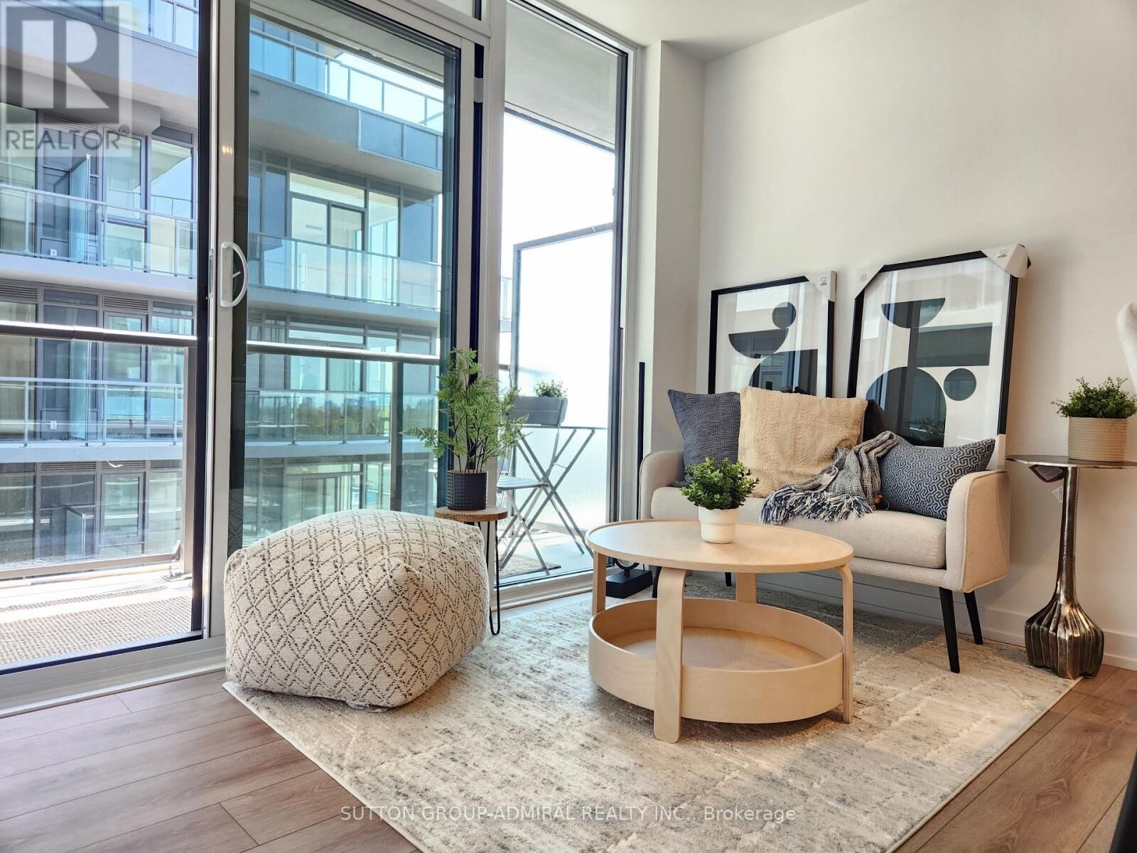 Property Photo:  500 Dupont Street 502  ON M6G 0B8 