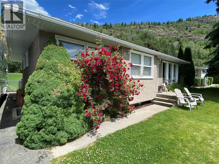 Property Photo: 1153 Marianna Crescent BC V1R 5C1