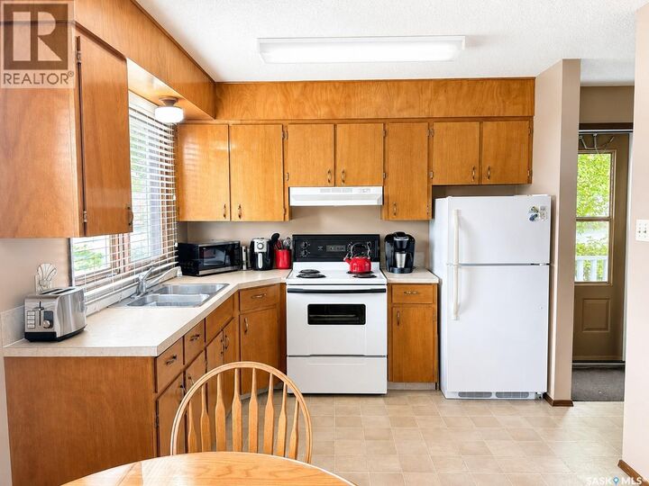Property Photo: 205 4th Avenue W SK S0J 2E0
