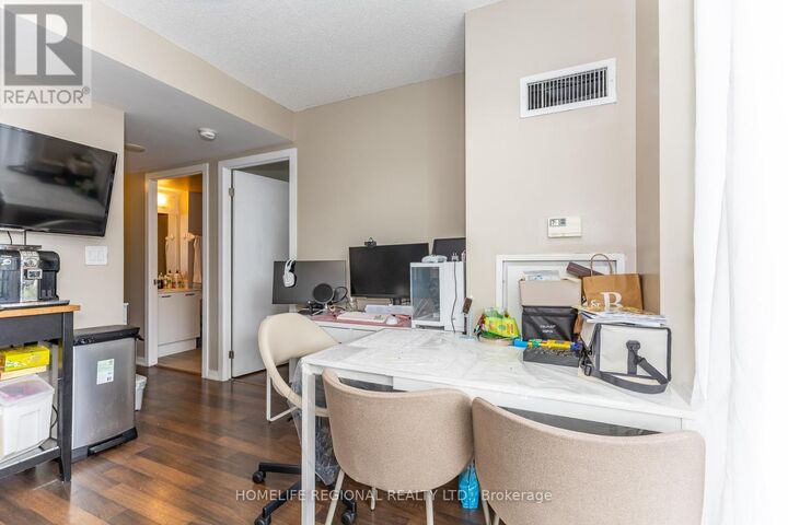Property Photo:  38 Joe Shuster Way 1520  ON M6K 0A5 