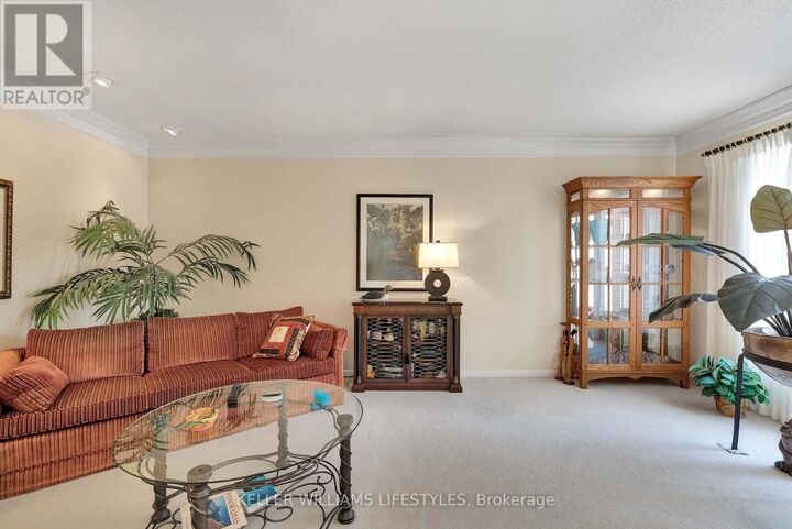 Property Photo:  695 Woodcrest Boulevard  ON N6K 1P8 