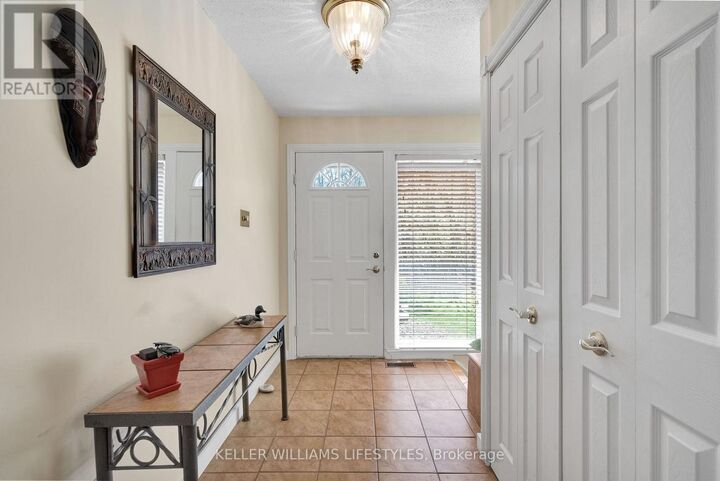 Property Photo: 695 Woodcrest Boulevard ON N6K 1P8