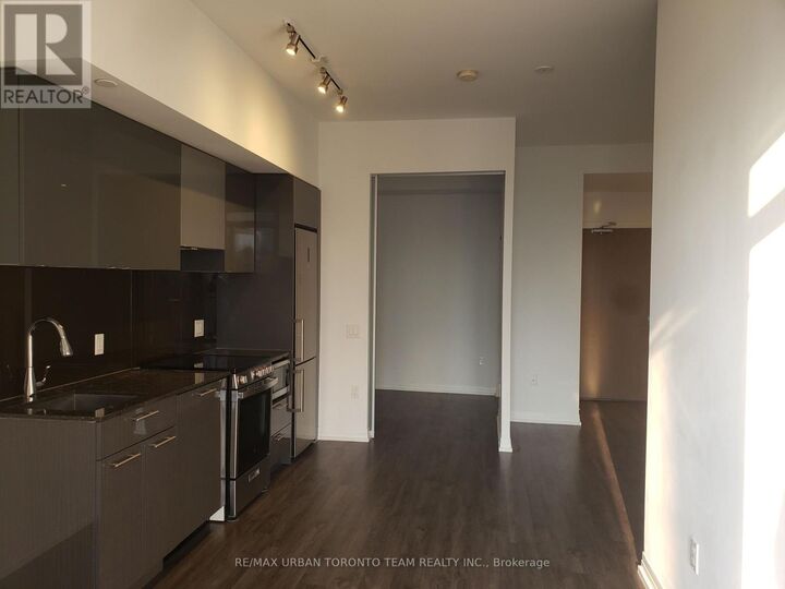 Property Photo:  251 Jarvis Street 4208  ON M5B 0C3 