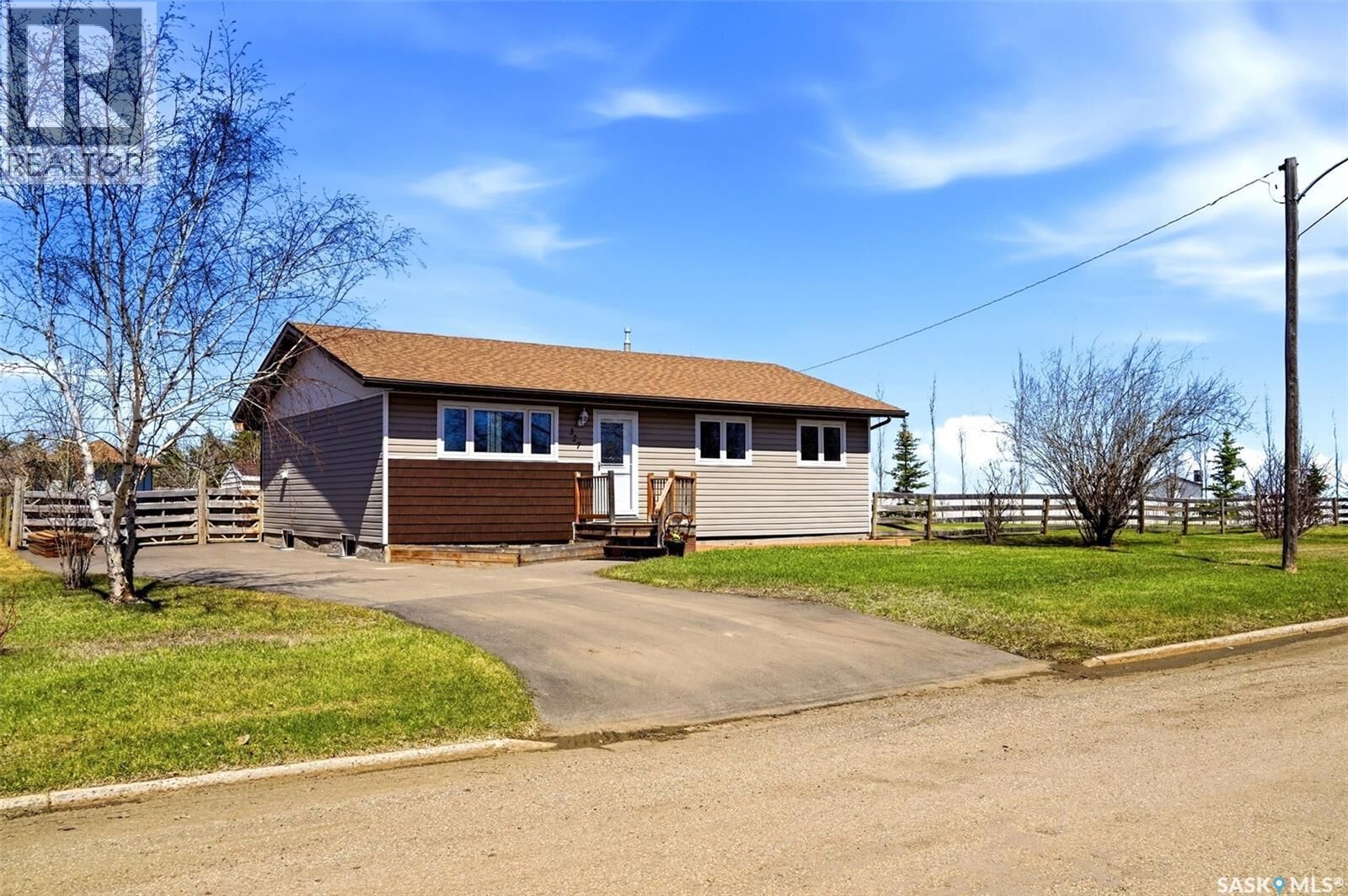 Property Photo:  327 Coteau Street  SK S0G 3L0 