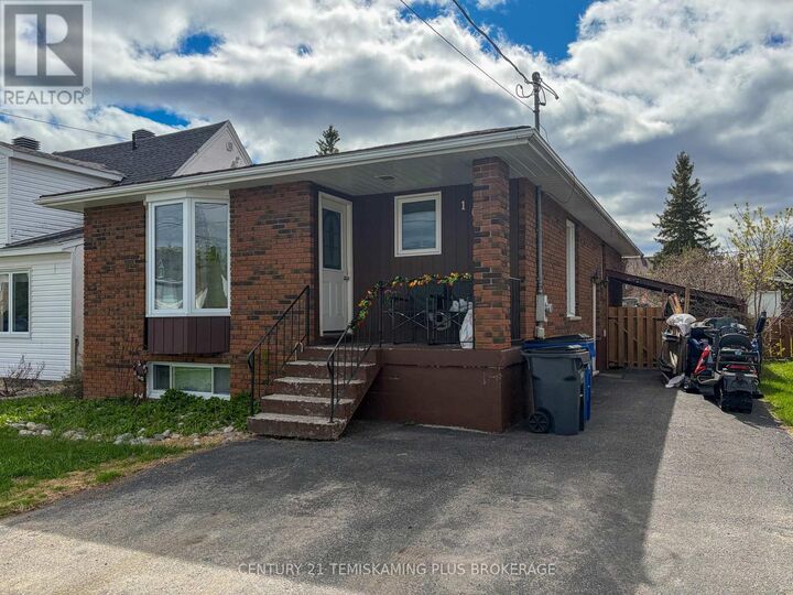 Photo de la propriété:  162 Rebecca Street  ON P0J 1P0 