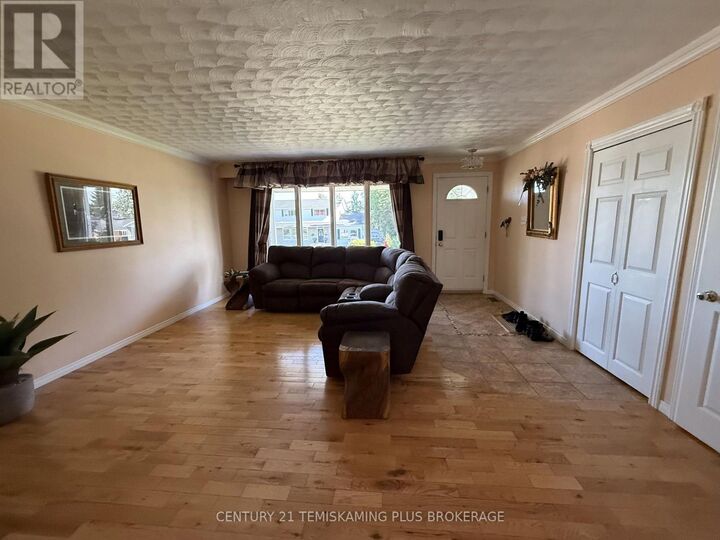 Property Photo: 22 Harding Avenue ON P2N 1B5