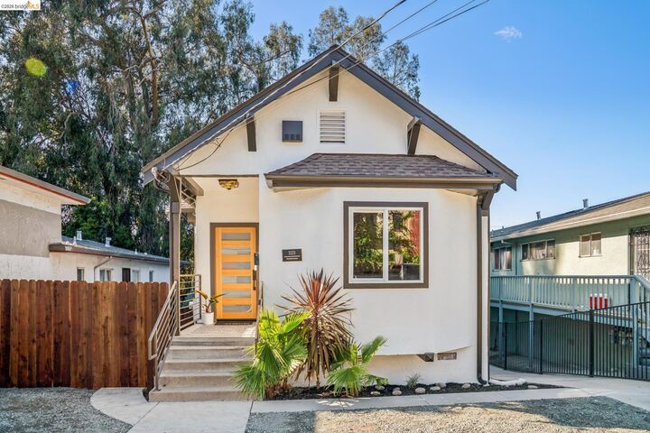 Property Photo: 3223 Courtland Ave CA 94619