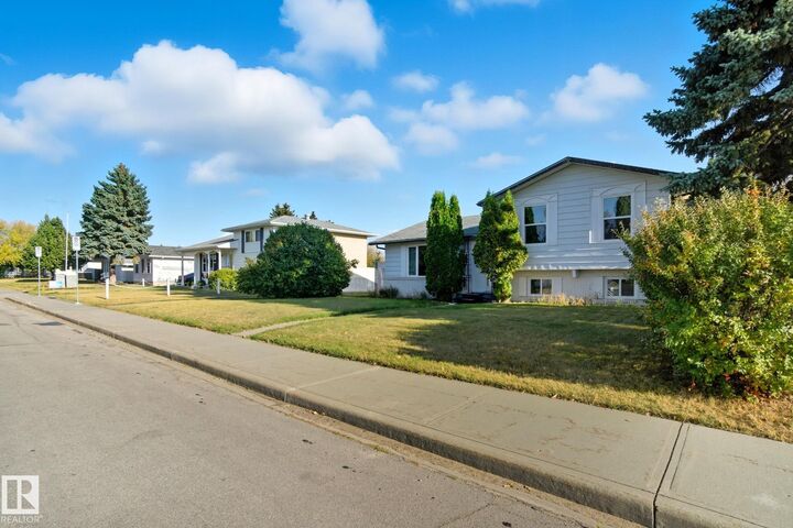 Photo de la propriété:  14239 53 Street NW  AB T5A 1L6 