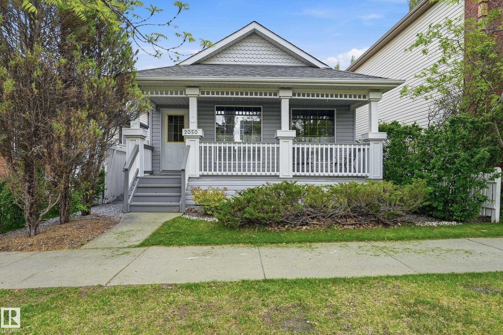 Property Photo:  2050 Tanner Wynd NW  AB T6R 2R4 
