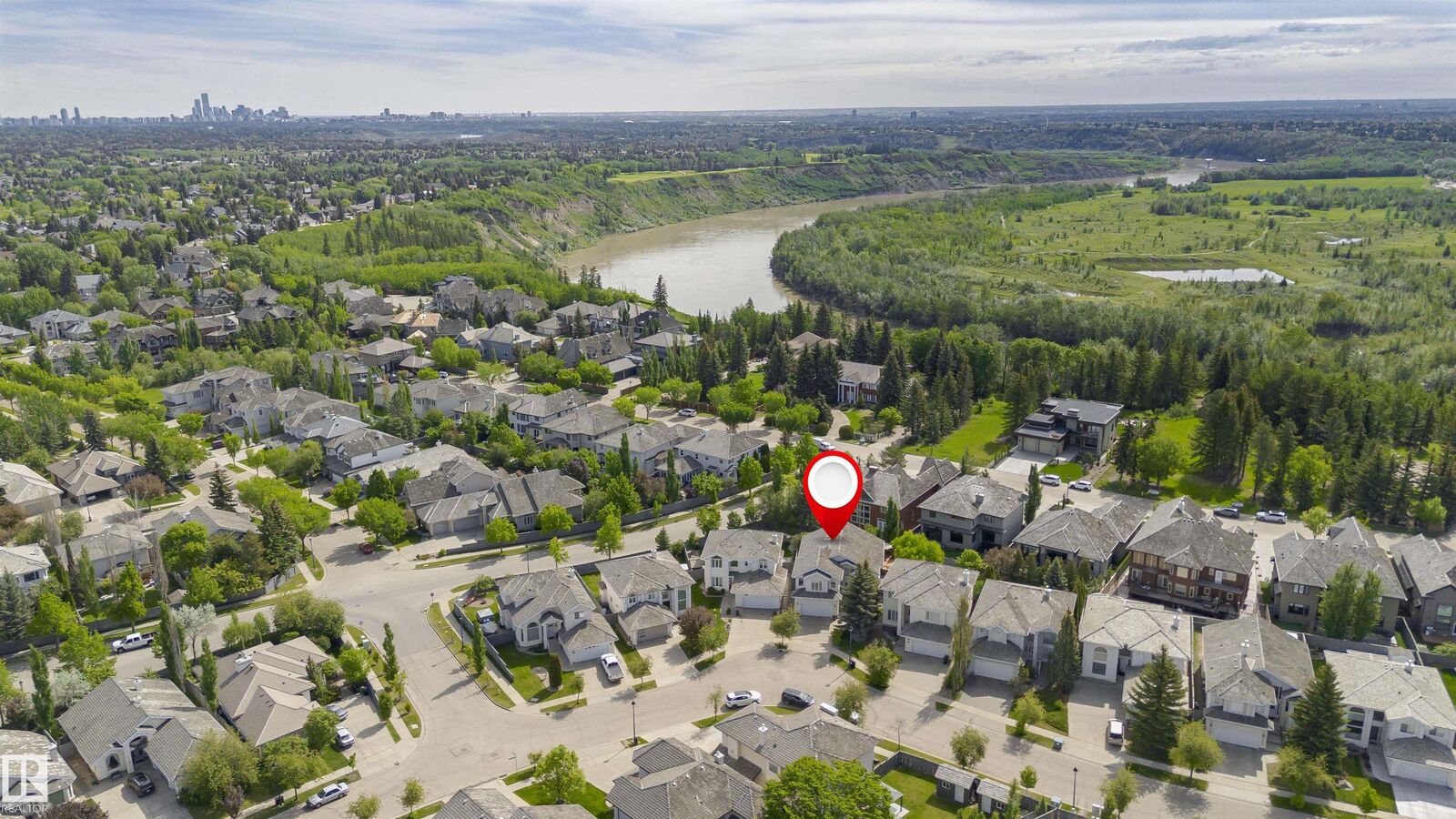 Property Photo: 116 Darlington Crescent NW AB T6M 2S1