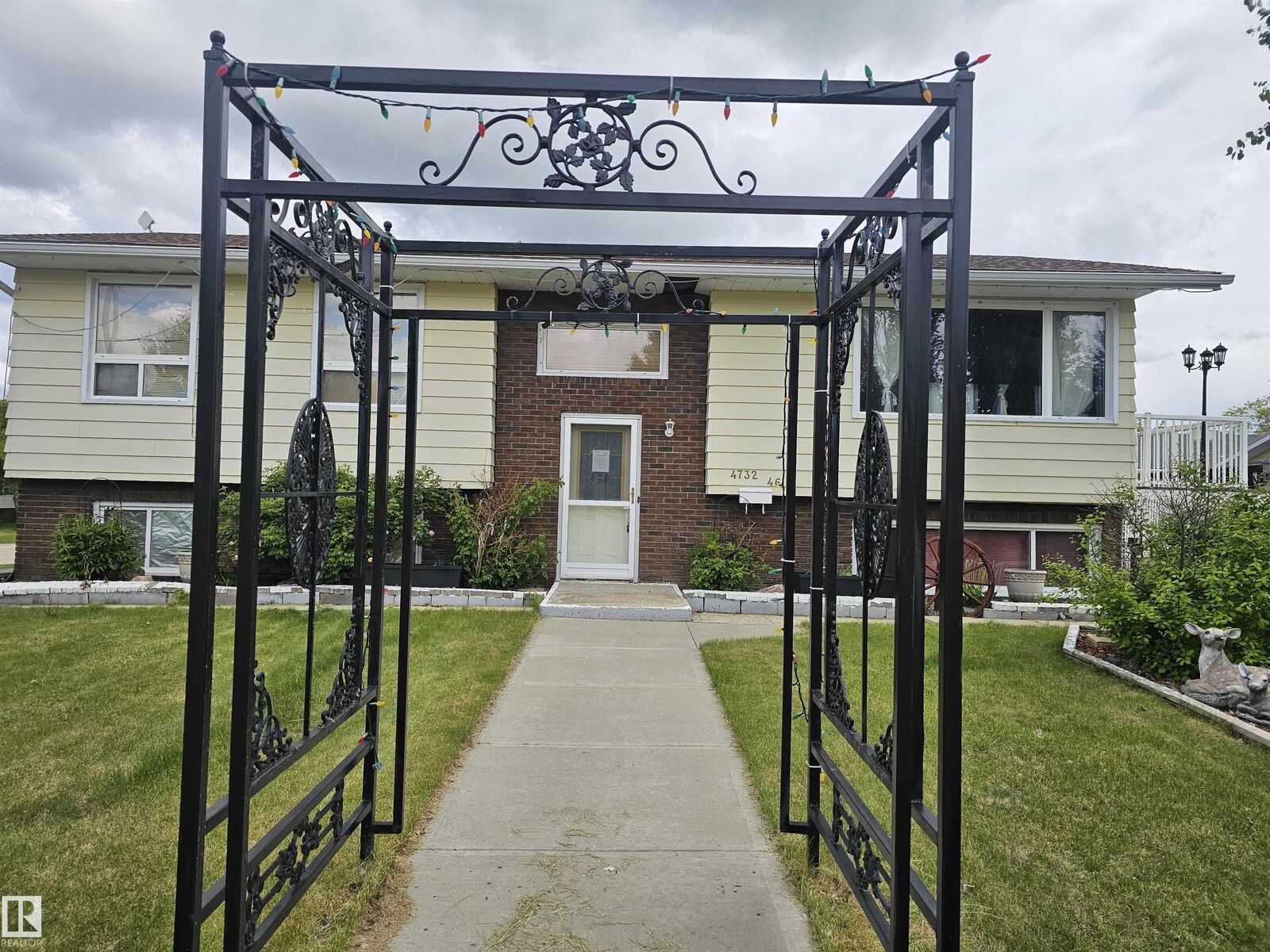 Property Photo: 4732 46 Street AB T0E 1V0