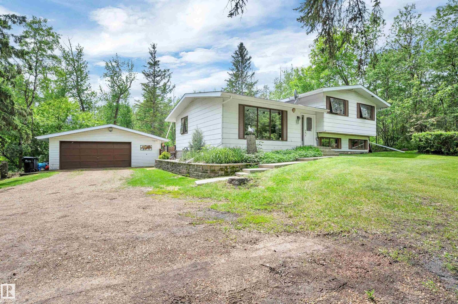 Property Photo: 52152 Rge Road 225 230 AB T8C 1C6