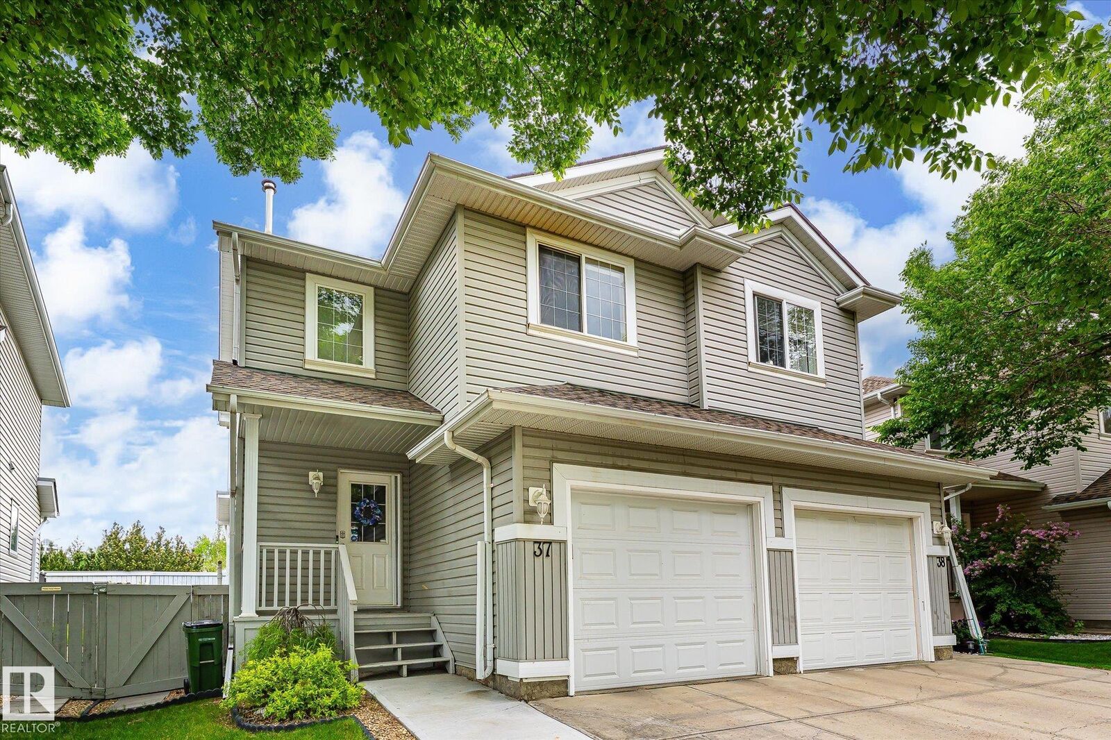 Property Photo: 4020 21 Street NW 37 AB T6T 1T8