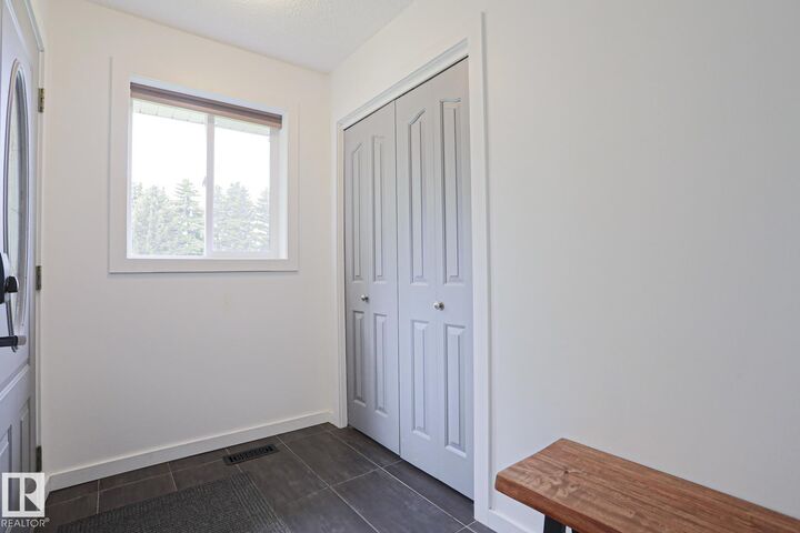 Property Photo: 17 Georgian Way AB T8A 2T8