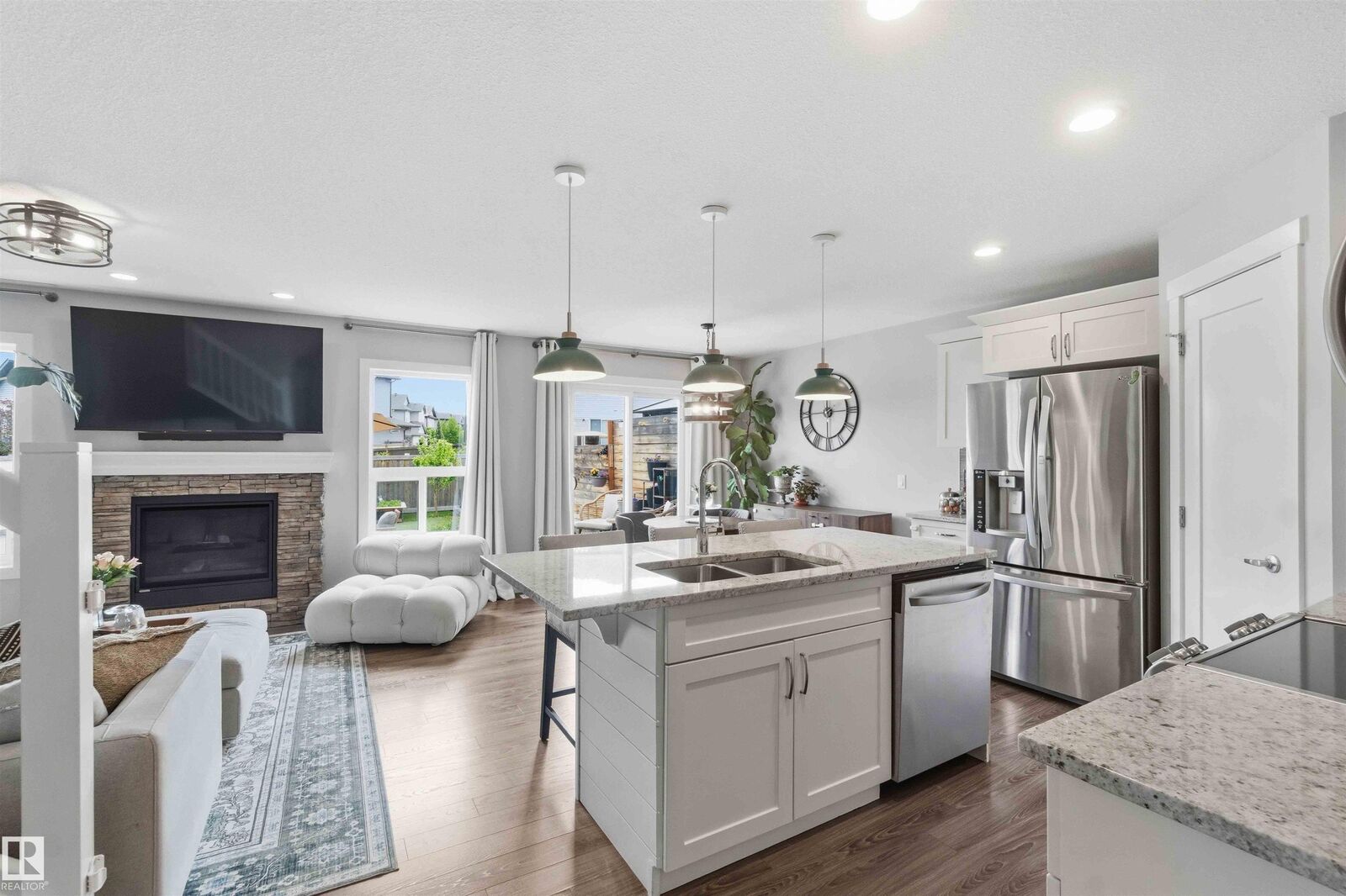 Property Photo:  125 Summerstone Lane  AB T8H 0Y4 