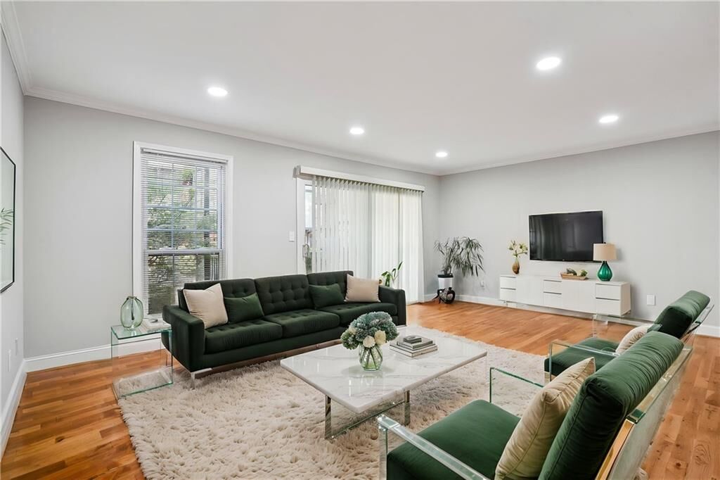 Property Photo: 6851 Roswell Road F32 GA 30328