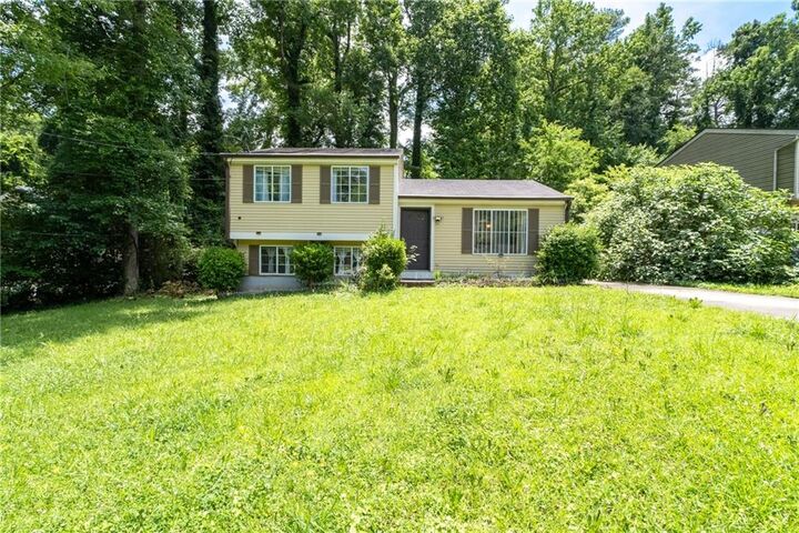 Property Photo: 726 Lawndale Court GA 30093