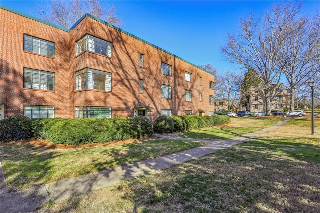 Property Photo: 1168 Briarcliff Road NE 3 GA 30306
