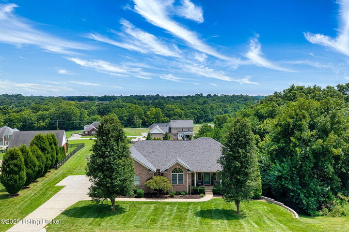 Property Photo: 354 Peach Orchard Cir KY 40023