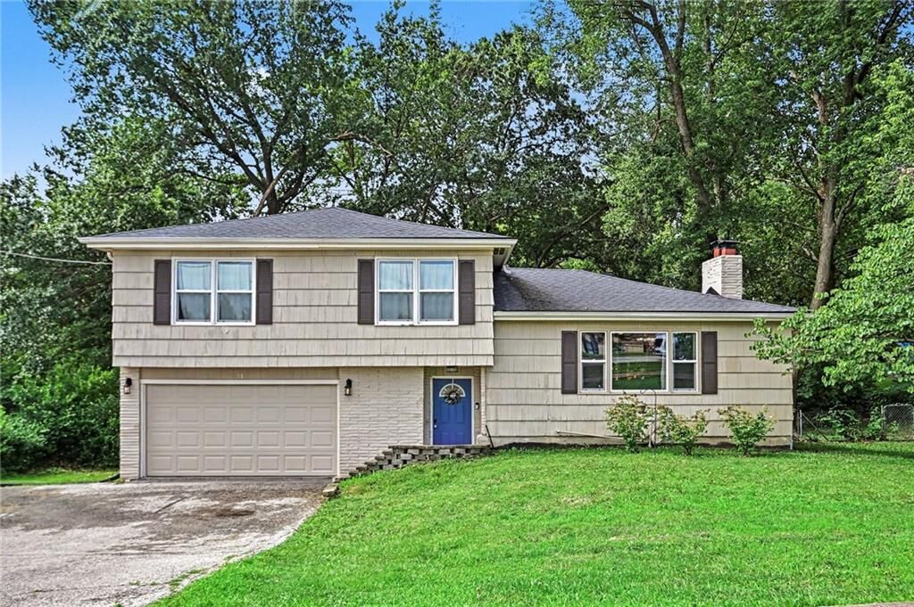 Property Photo:  13 NW Englewood Court  MO 64118 