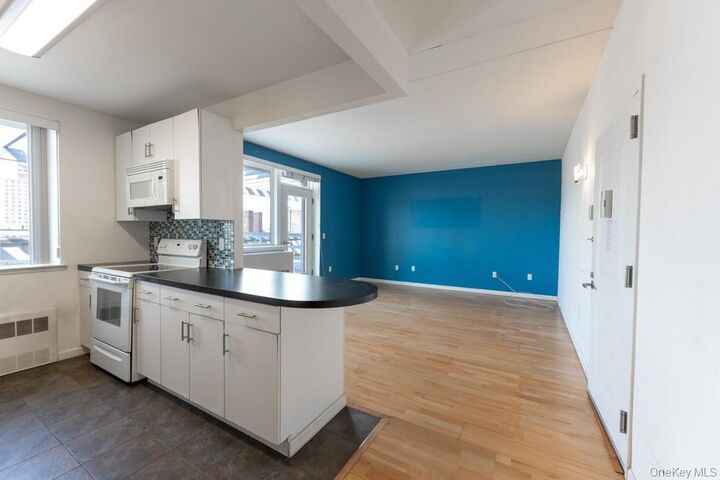 Property Photo:  853 Macy Place 7E  NY 10455 