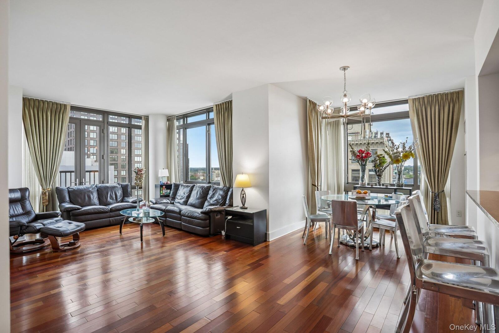 Property Photo:  175 Huguenot Street 1606  NY 10801 