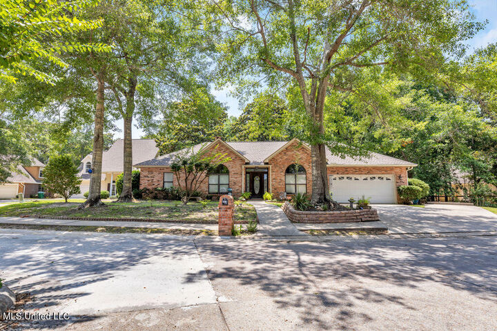 Property Photo:  807 Woodglen Drive  MS 39564 