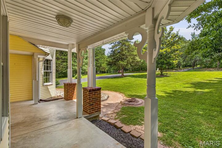 Property Photo: 10219 Huntington Ridge MO 63028