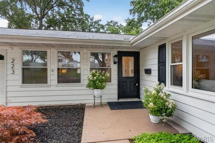 Property Photo:  223 Woodridge Road  MO 63122 