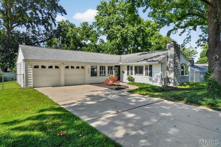 Property Photo: 223 Woodridge Road MO 63122