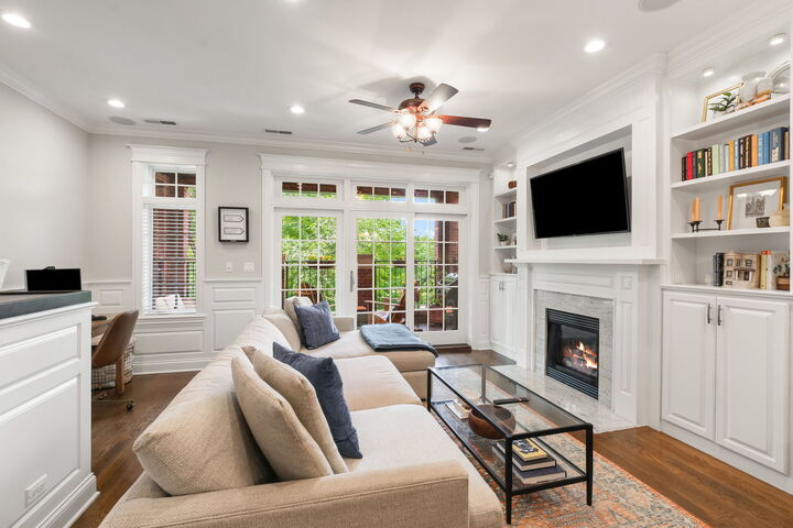 Property Photo:  3337 N Seminary Avenue 2  IL 60657 