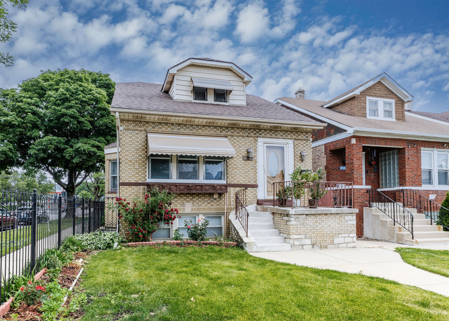 Property Photo:  2559 N Parkside Avenue  IL 60639 